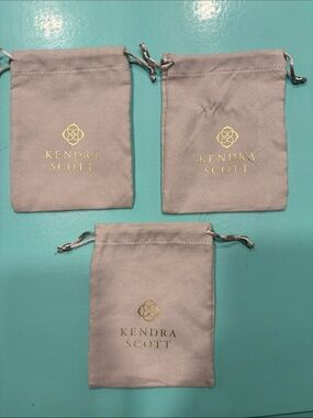 Kendra Scott Dust Pouches in Light Taupe with Gold Logo (Set of 3)